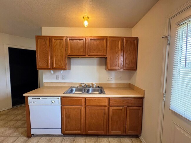 Building Photo - 5102 Lauren Lea Dr