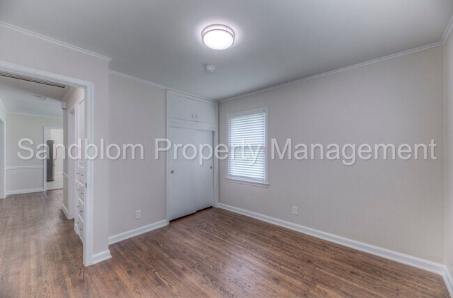 Building Photo - For Lease | $1300 Rent | Available Now!