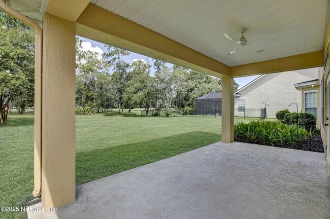 Building Photo - 1761 Highland View Dr