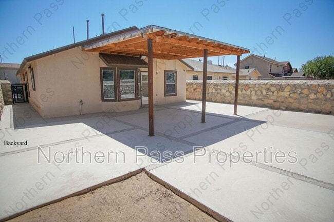 Building Photo - 3717 Tierra Zafiro Dr