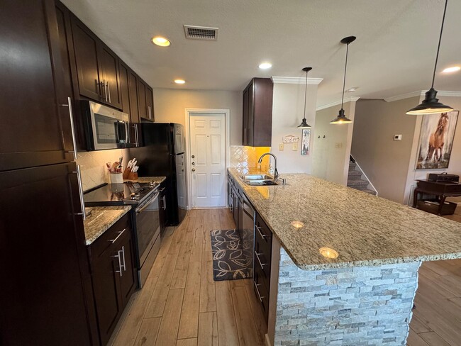 Building Photo - 605 Port