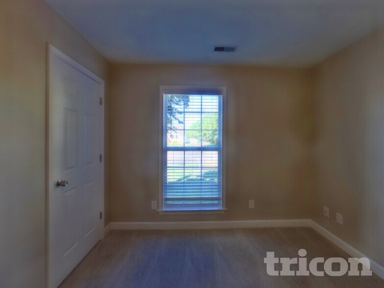 Building Photo - 2905 Haddox Pl
