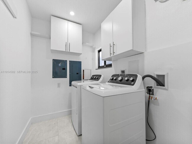 Building Photo - 19850 Franjo Rd