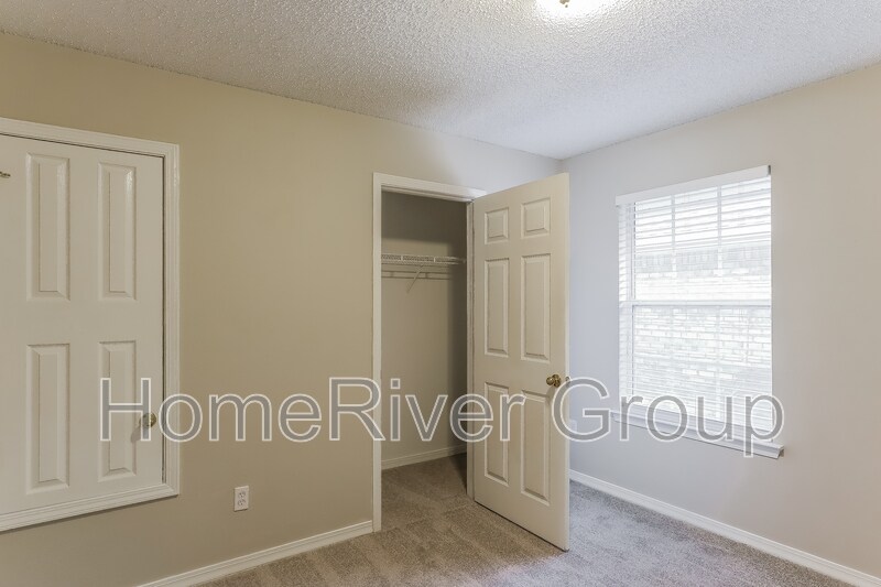 Building Photo - 6307 Ironside Dr S