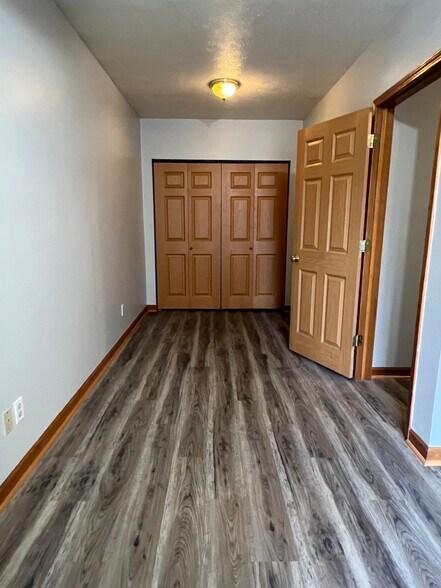 Building Photo - 106 Parade St