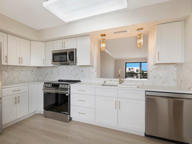 Building Photo - 7380 S Oriole Blvd