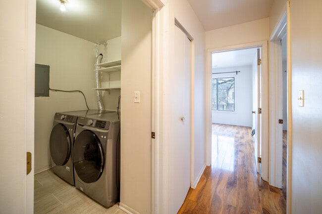 Building Photo - 7020 Barrington Ct