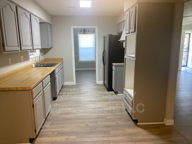 Building Photo - 4947 Demeter Cove