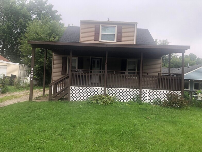 Building Photo - 3207 Alpena St