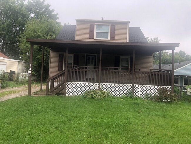 Building Photo - 3207 Alpena St