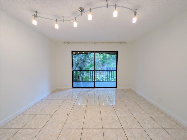 Building Photo - 3101 Oakland Shores Dr