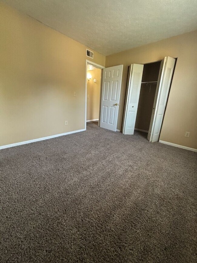 Building Photo - 409 Shelby Ave