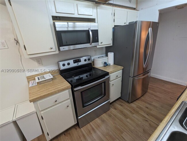 Building Photo - 210 174th St