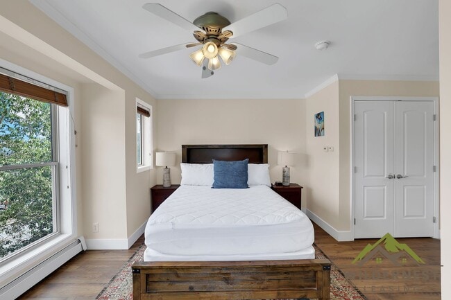 Building Photo - Winter Rental- HOT TUB, Quiet townhome with hot tub and two living areas