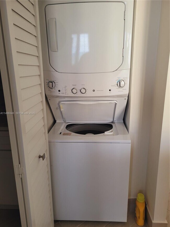 Building Photo - 300 Ocean Trail Way