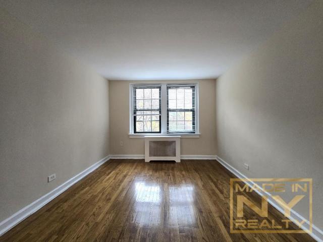 Building Photo - 2 bedroom in SUNNYSIDE GARDENS NY 11104