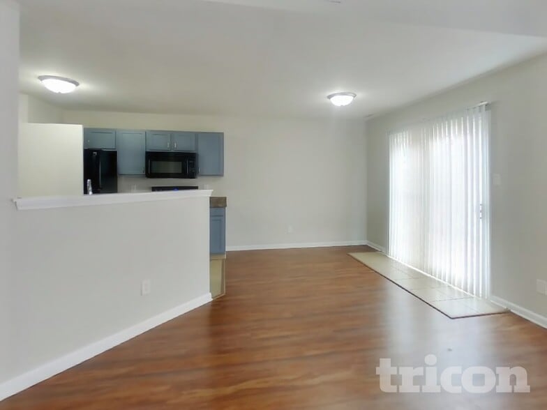 Building Photo - 1263 Crescent Dr