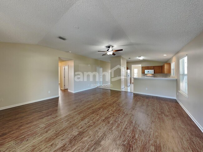 Building Photo - 14428 Woodfield Cir N