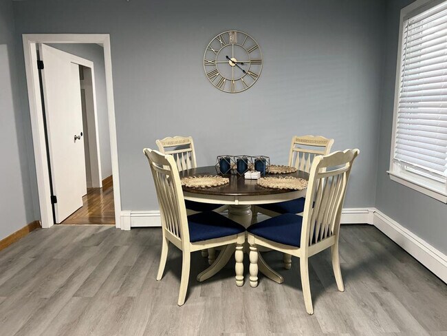 Building Photo - 508 Elm St