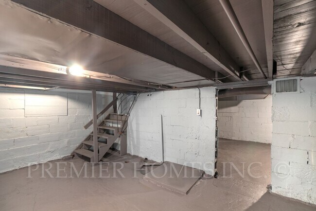 Building Photo - 2103 17th St NE