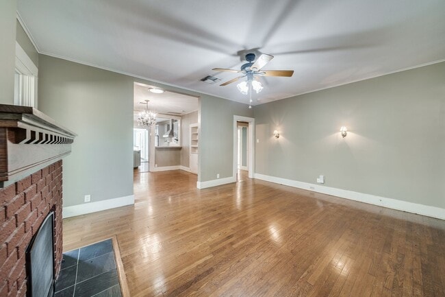 Building Photo - BEAUTIFUL HOME IN BLUEBONNET HILLS, ALAMO HEIGHTS