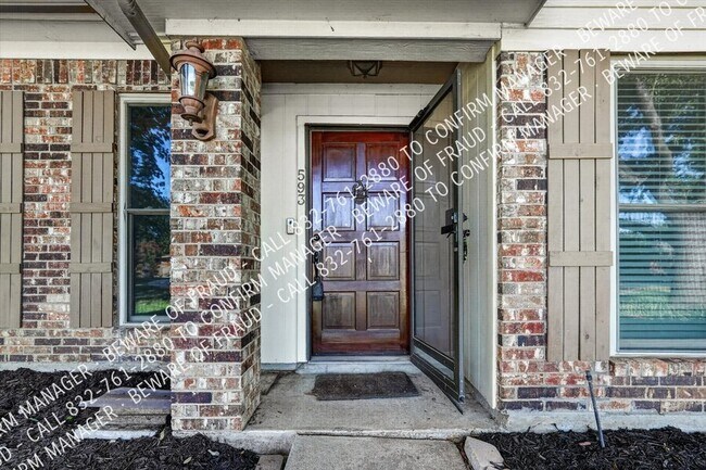 Building Photo - 593 King Cir