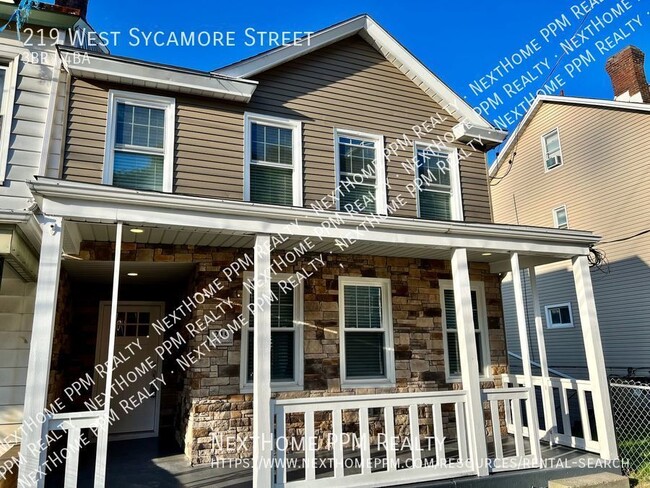 Building Photo - 219 W Sycamore St