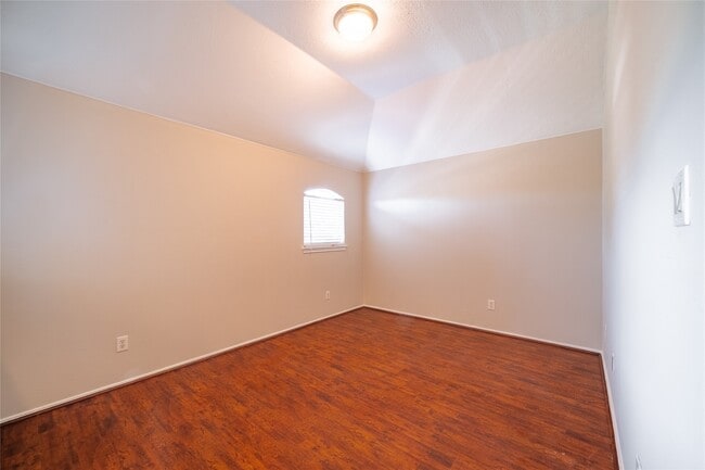 Building Photo - 930 Lancaster Lake Dr