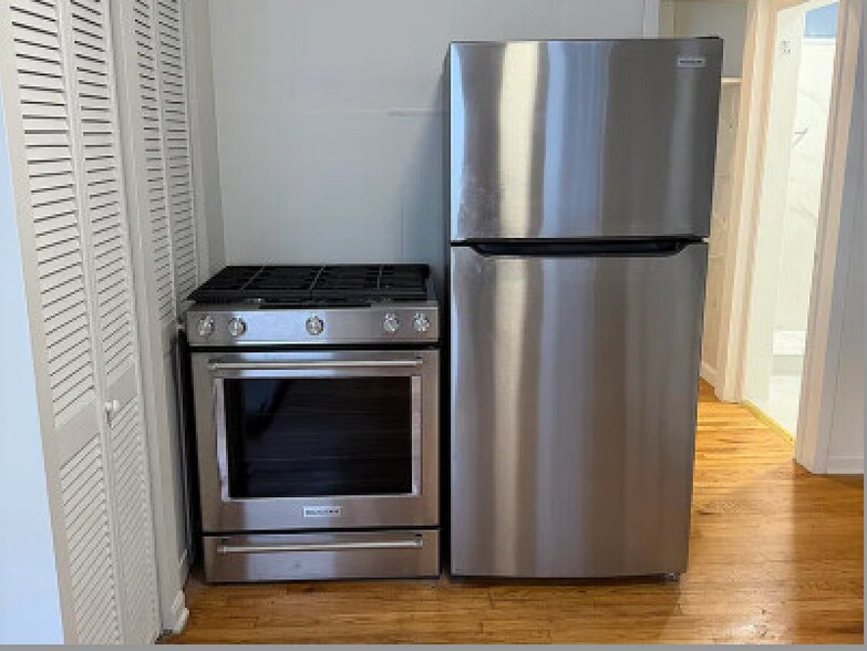 Building Photo - 2221 N Hoyne Ave