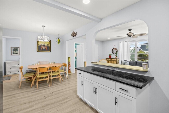 Building Photo - 215 19th Ave