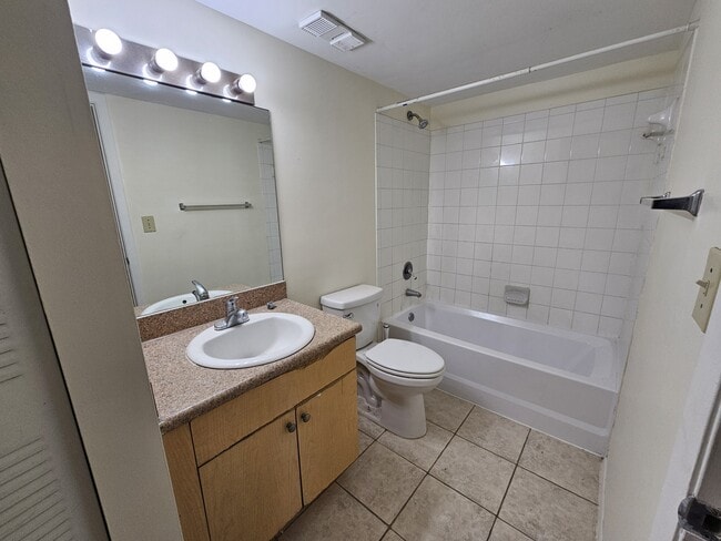 Building Photo - 1153 Lake Victoria Dr