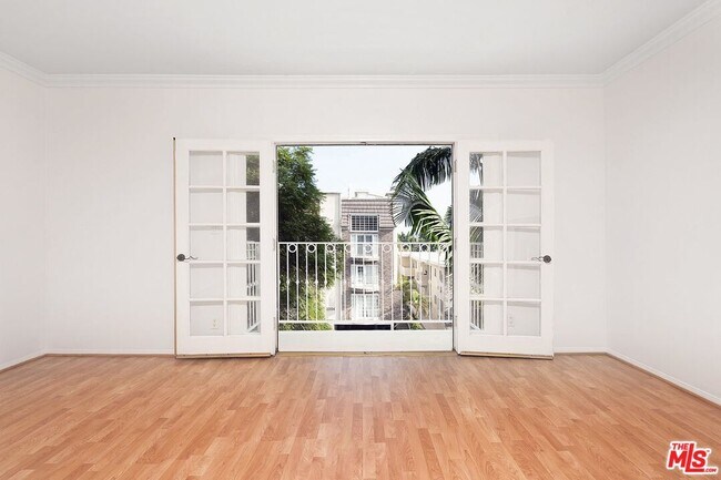 Building Photo - 2205 S Bentley Ave