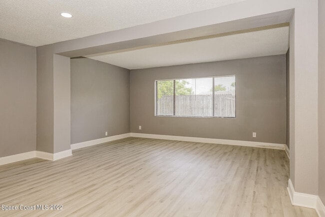 Building Photo - 1235 Thoreau St