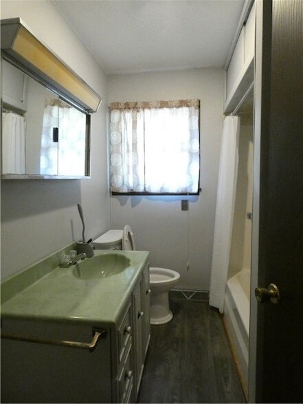 Building Photo - 574 S Erie St