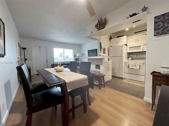 Building Photo - 1400 NE 54th St