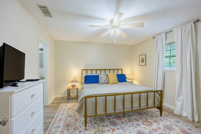 Building Photo - 35 Preston Dr