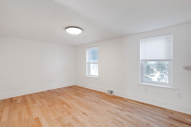 Building Photo - Newly Renovated Home Northern Liberties