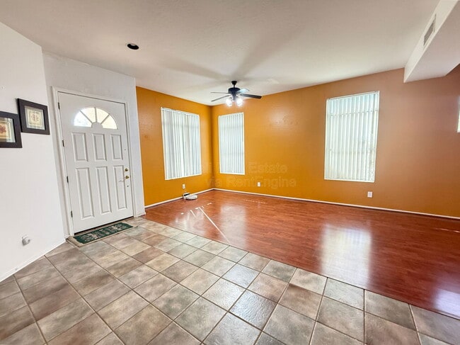 Building Photo - 9786 S La Rosa Dr