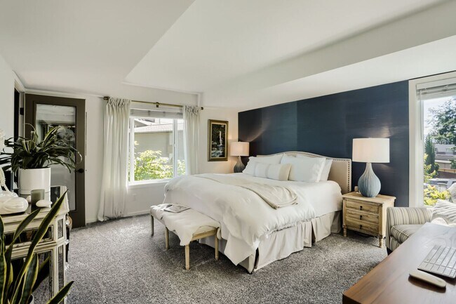 Building Photo - Lake Villas Condominiums ~ Redmond