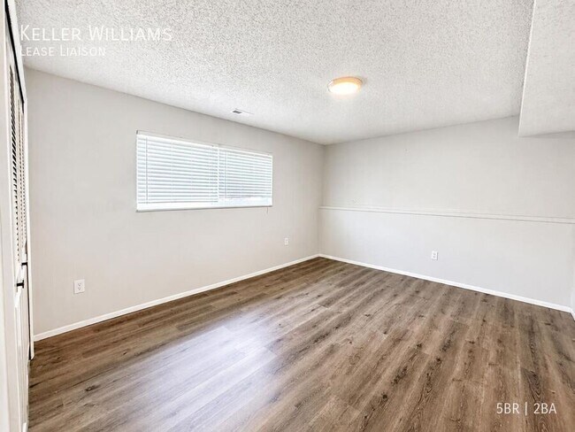 Building Photo - 1105 Mt View Ln