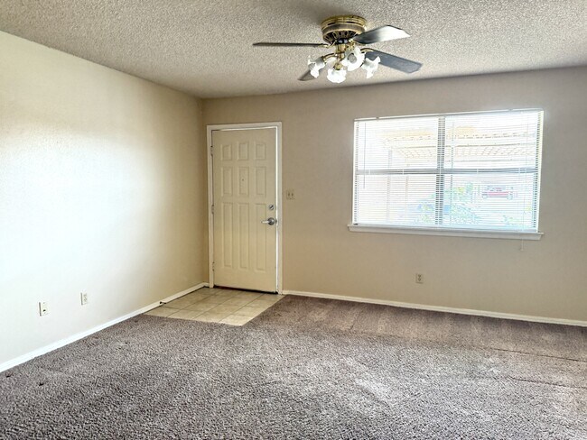 Building Photo - 2302 Shenandoah Dr