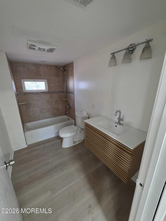 Building Photo - 1145 Kenton Dr