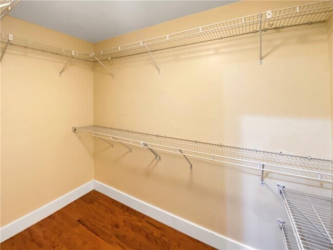 Building Photo - 877 Lenox Oaks Cir NE