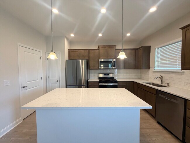 Building Photo - Move In Ready Home in Malind Bluff!