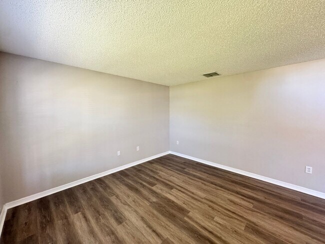 Building Photo - Split Floor plan 3/2 in Poinciana