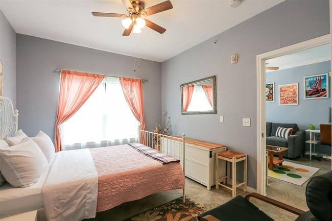 Building Photo - 2502 Leon St