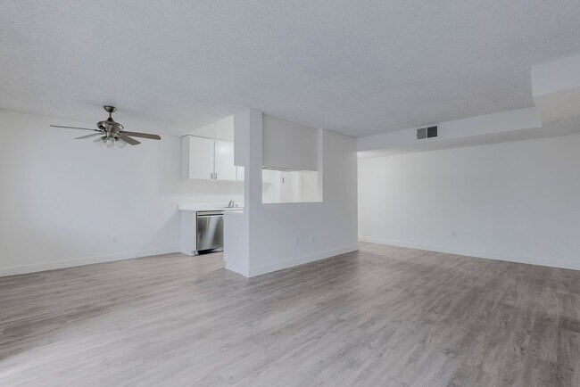 Building Photo - Chatsworth Rent This Now