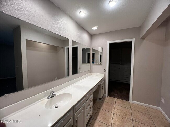 Building Photo - 7228 E Buena Terra Way