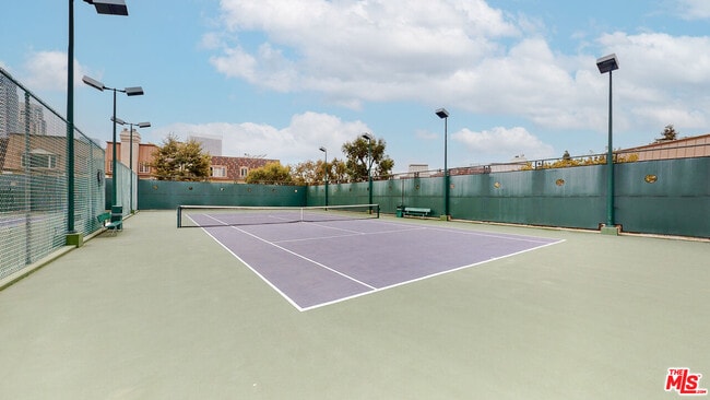 Building Photo - 2222 Ave of the Stars