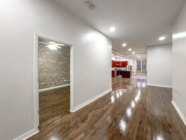Building Photo - 3345 N Clark St